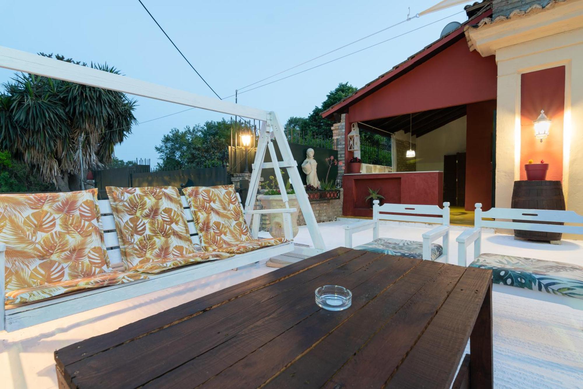 Dom wakacyjny Zoe's Yard Family Summer House At Mon Repos Anemomylos